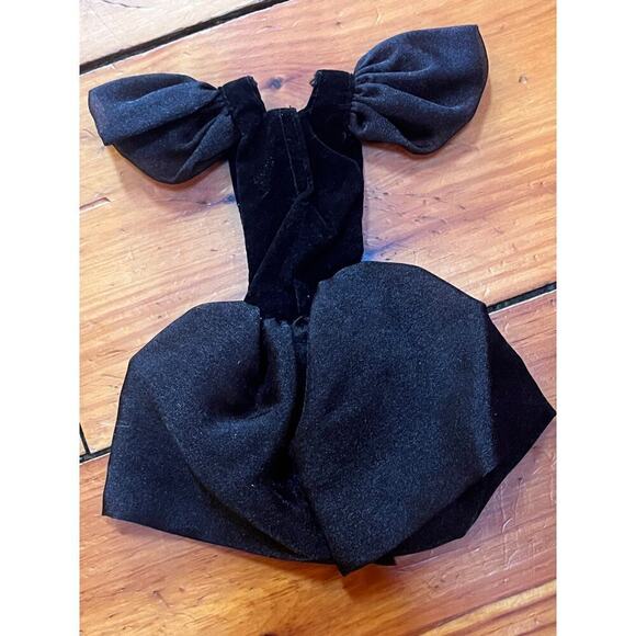 Vintage Barbie Black & Gold Formal Dress with Gold heels. - Picture 2 of 4